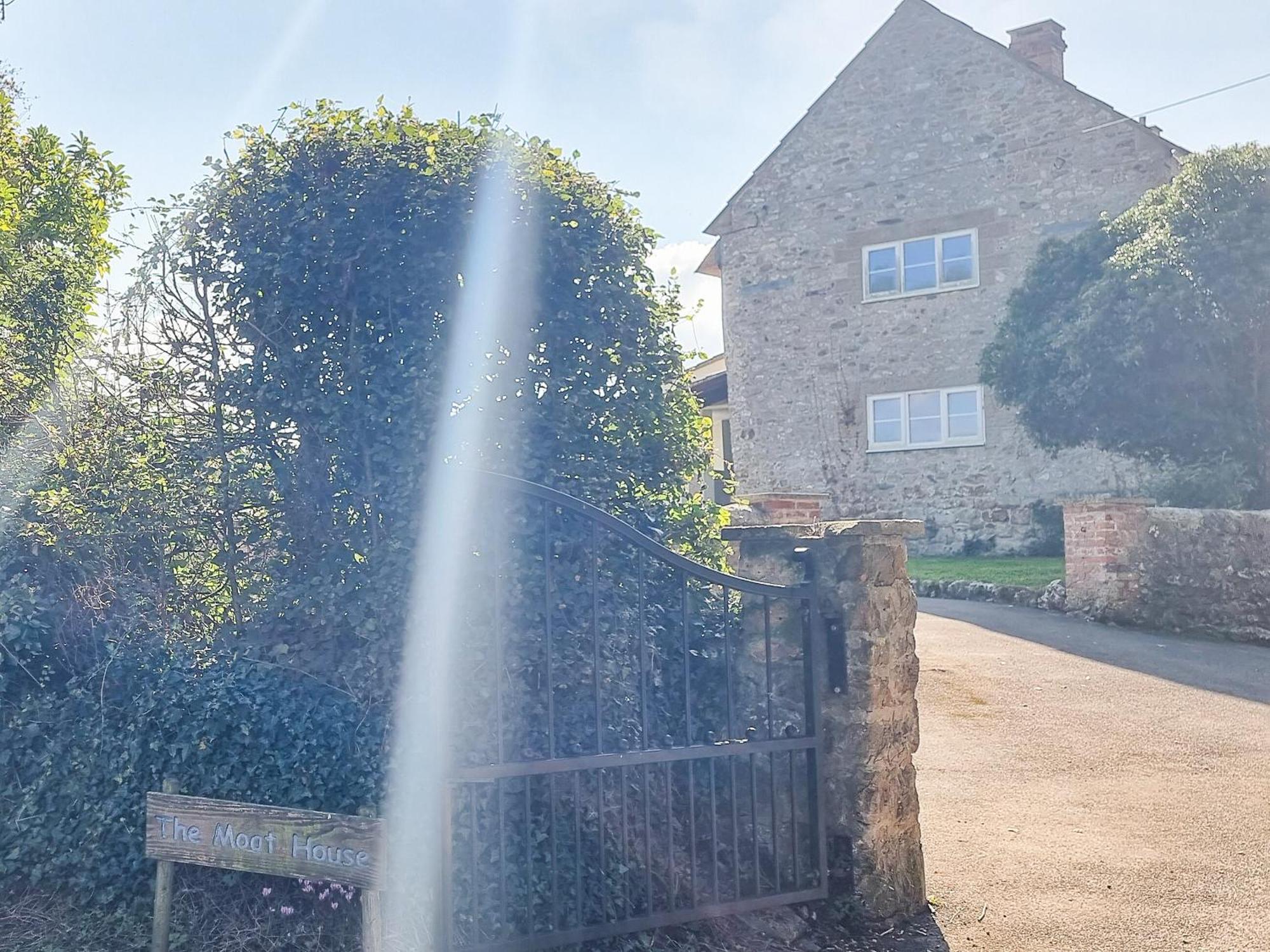 فيلا The Moat House Cudworth المظهر الخارجي الصورة